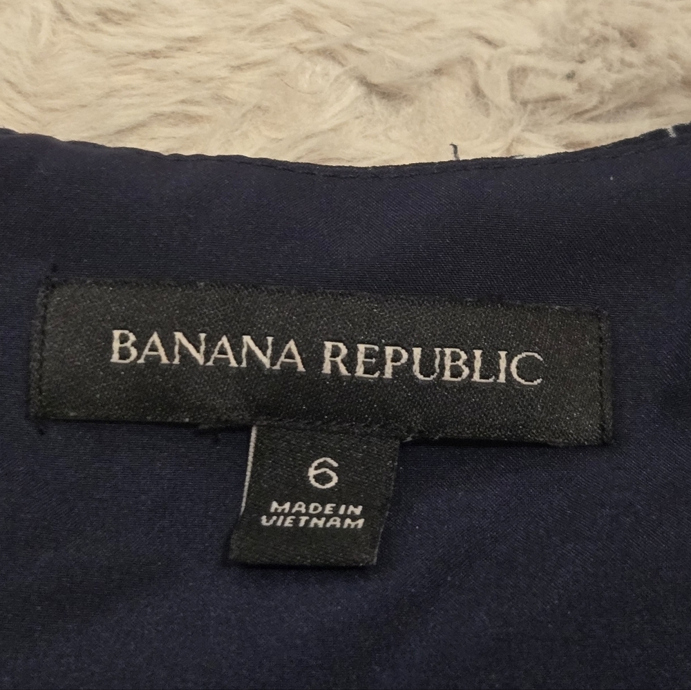 Banana Republic Navy-Blue Floral Faux-Wrap Ruffle Short Sleeve Dress, Size 6 - Picture 3 of 9